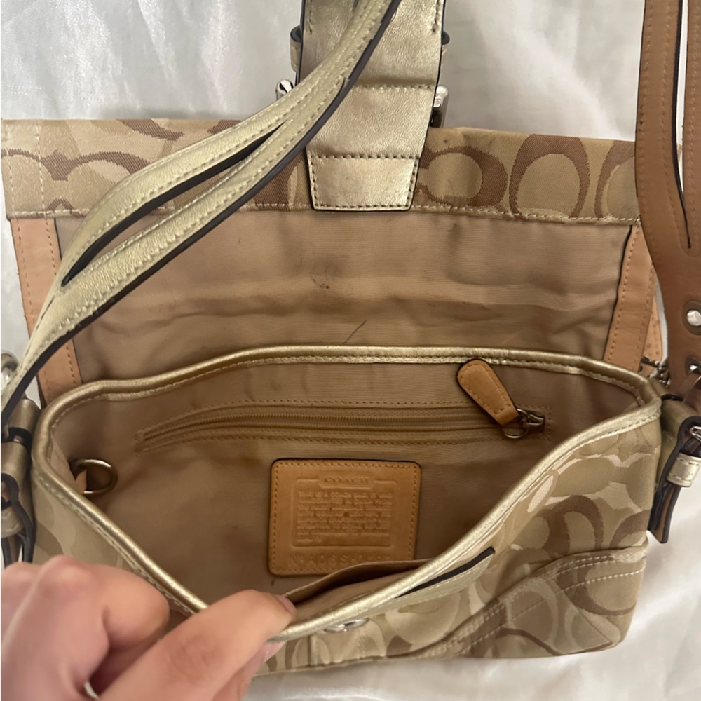 Coach Beige and Cream Signature Shoulder Bag - Picture 3 of 6
